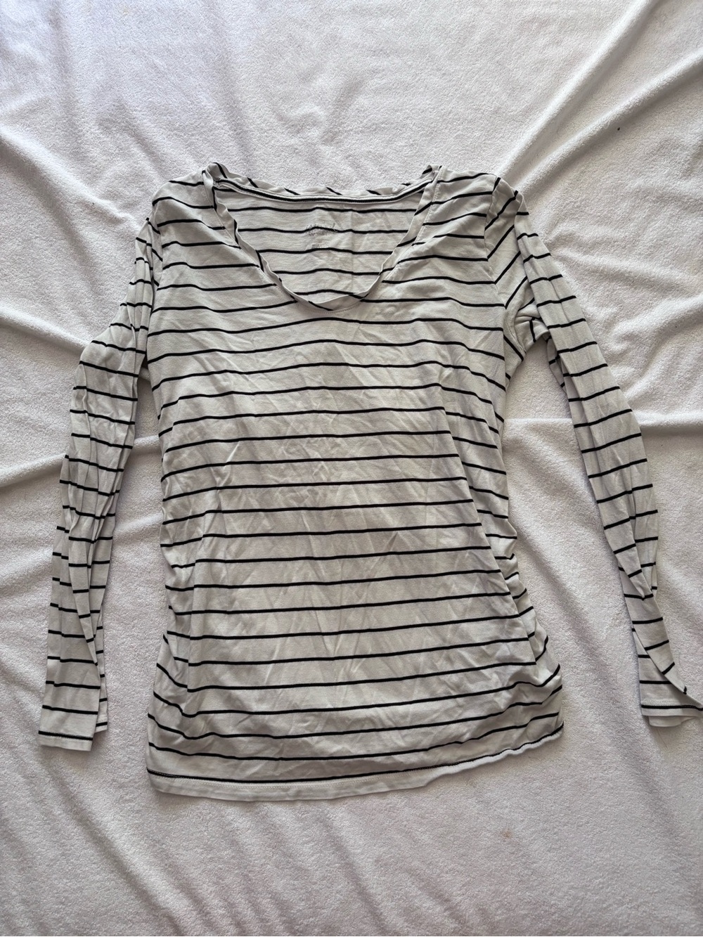 Striped Long-Sleeve V-Neck Women's Top - White/Black